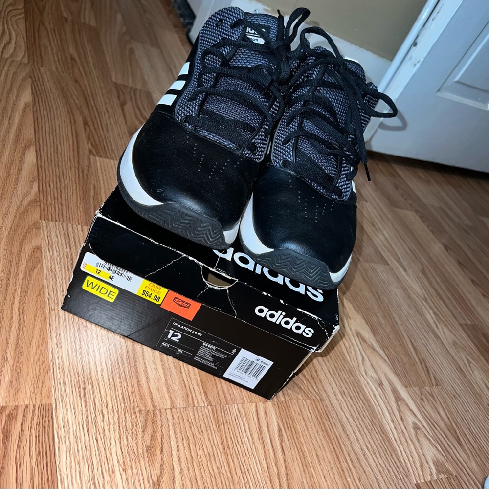 Adidas Sneakers